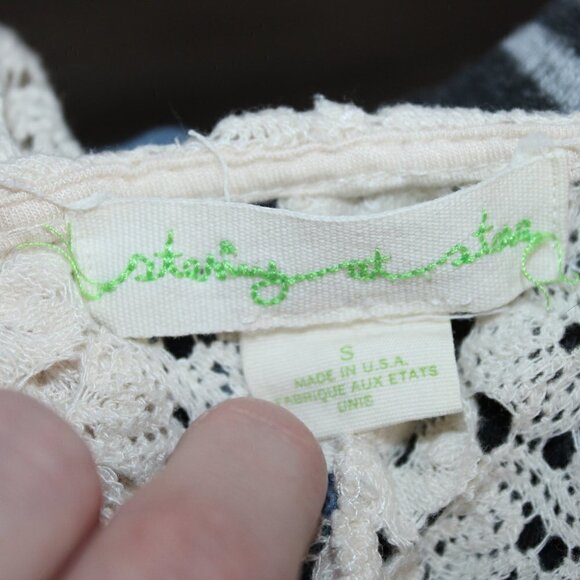 3/$30 URBAN Outfitters Staring at Stars crochet cream top! Size Small - Picture 3 of 3